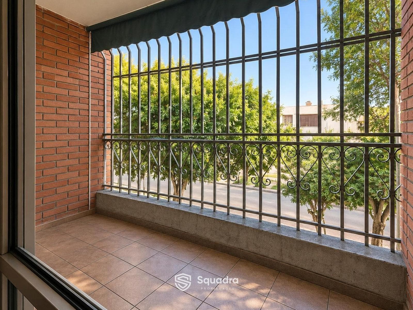 FOR SALE | TRADE - 3-bedroom house with garage, balcony, and yard with a barbecue area - Ludueña, Rosario.
