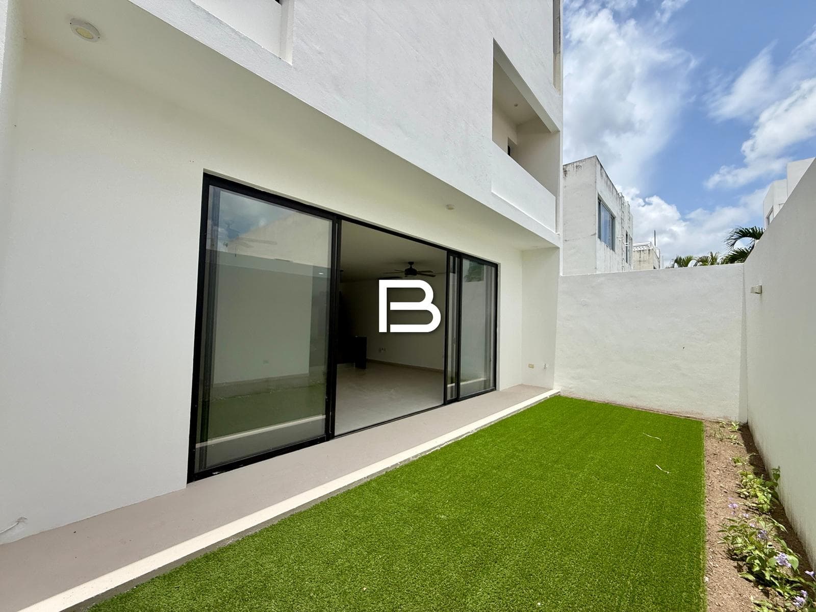 House in Aqua Residencial
