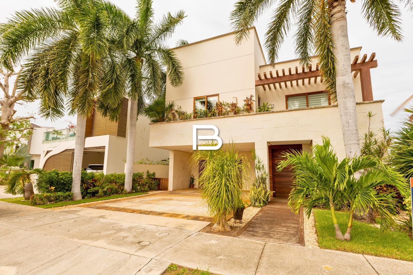 House in Puerto Cancún