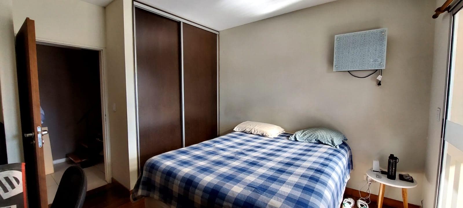 Spacious 5-Room Home with Amenities and a Pool in Monserrat