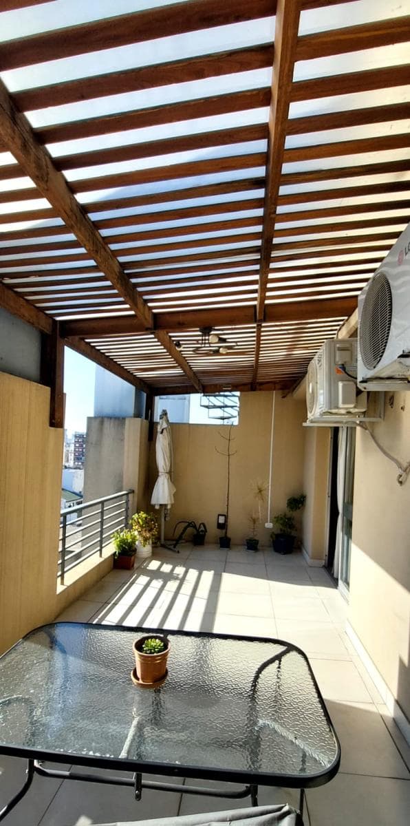 Spacious 5-Room Home with Amenities and a Pool in Monserrat