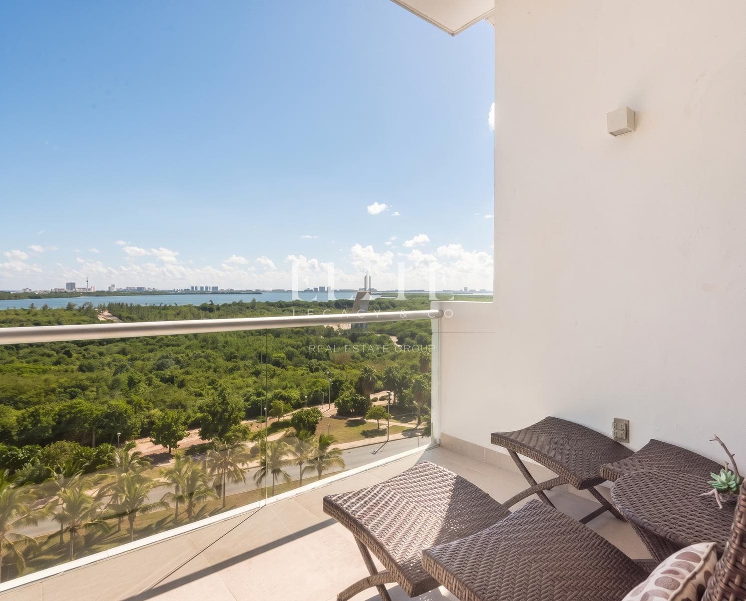 Departamento de 2 Recámaras en Renta Malecón Américas