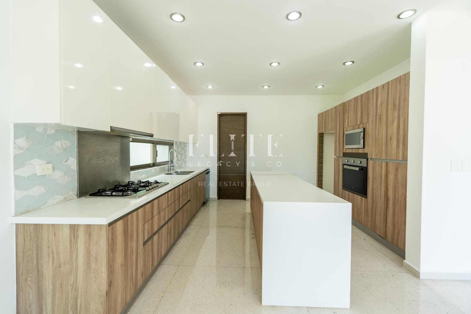 Casa de 5 Recámaras en Renta en Residencial Cumbres