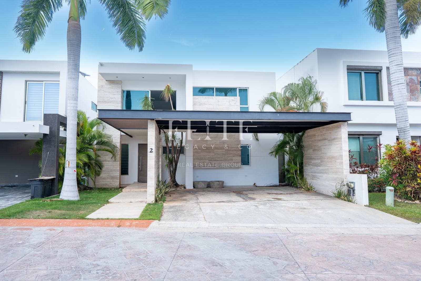 Casa de 5 Recámaras en Renta en Residencial Cumbres