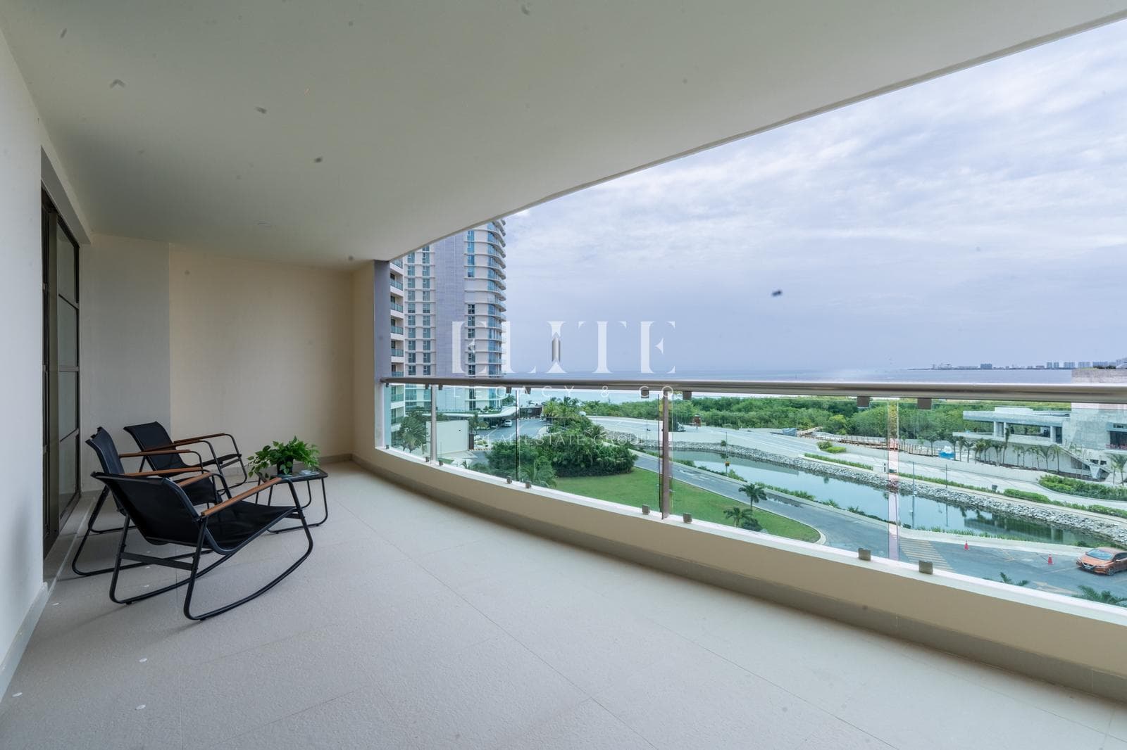 Departamento Beachfront de 3 Recámaras en Venta en Boreal SLS Residences