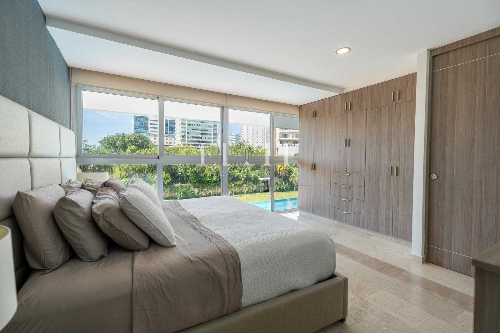 Departamento de 2 Recámaras en Venta en Brezza Towers