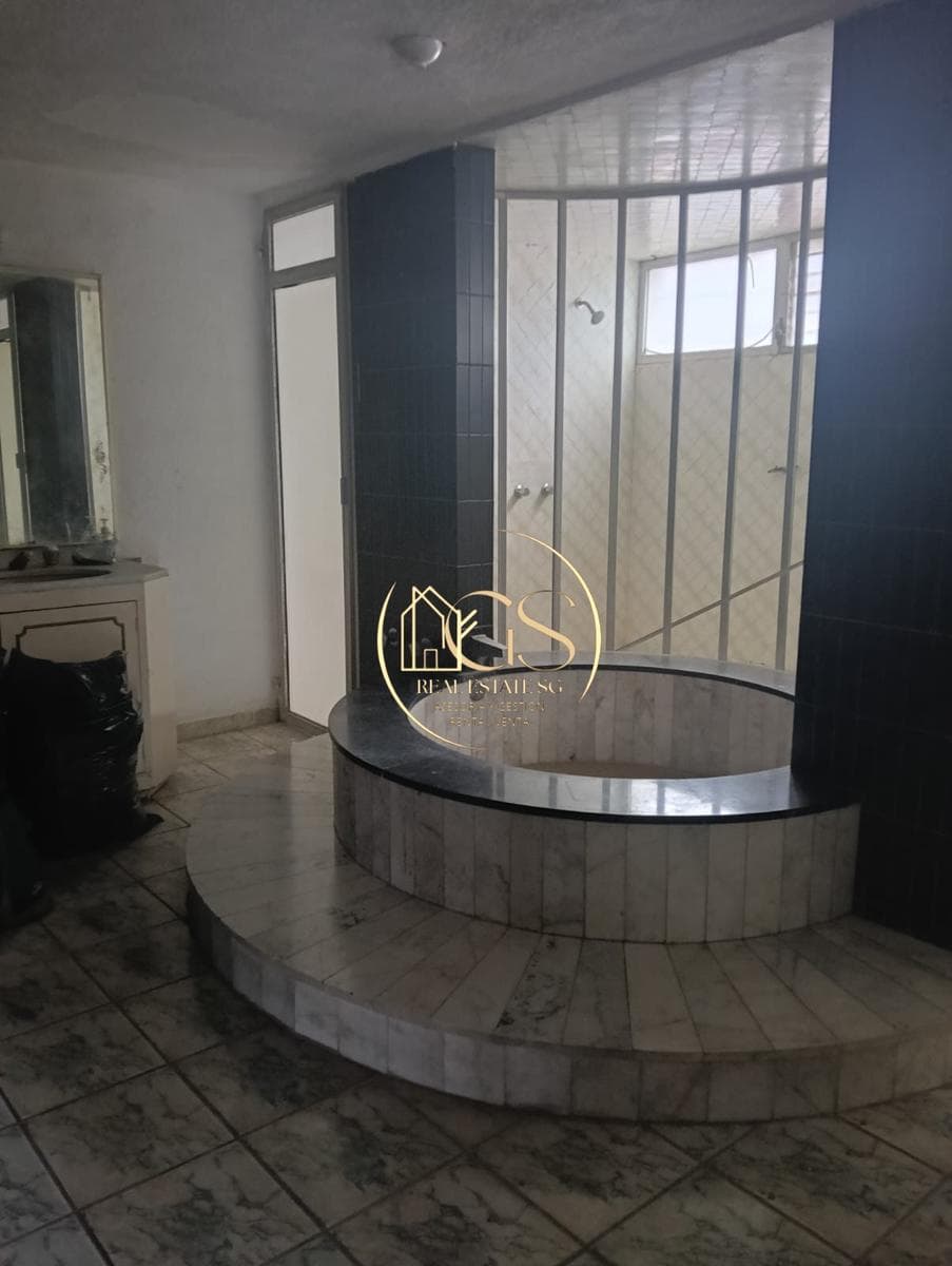 LARGE HOUSE FOR RENT IN THE DEL ZAPOTE NEIGHBORHOOD, CELAYA