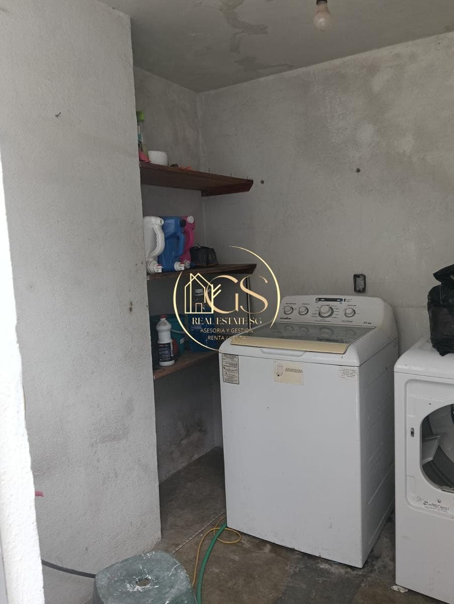 LARGE HOUSE FOR RENT IN THE DEL ZAPOTE NEIGHBORHOOD, CELAYA