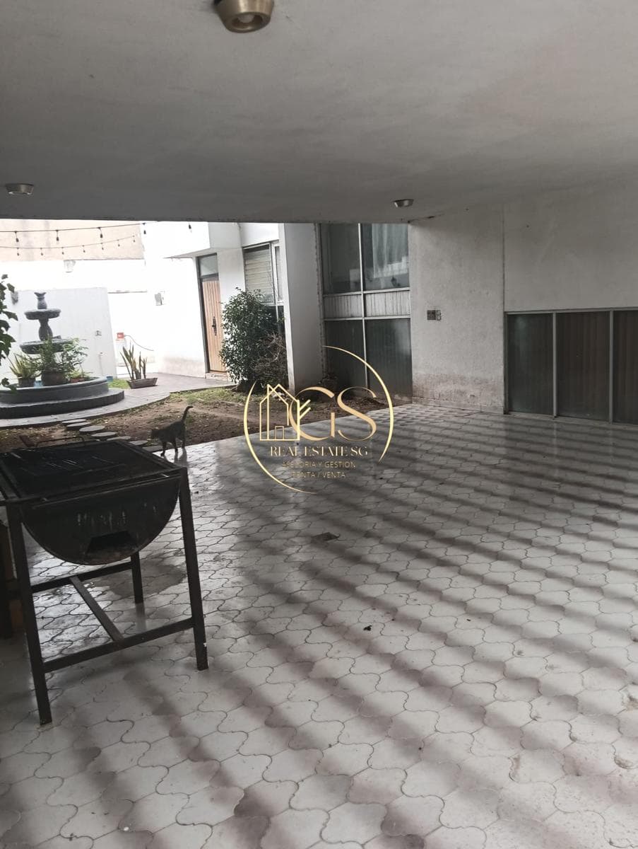 LARGE HOUSE FOR RENT IN THE DEL ZAPOTE NEIGHBORHOOD, CELAYA
