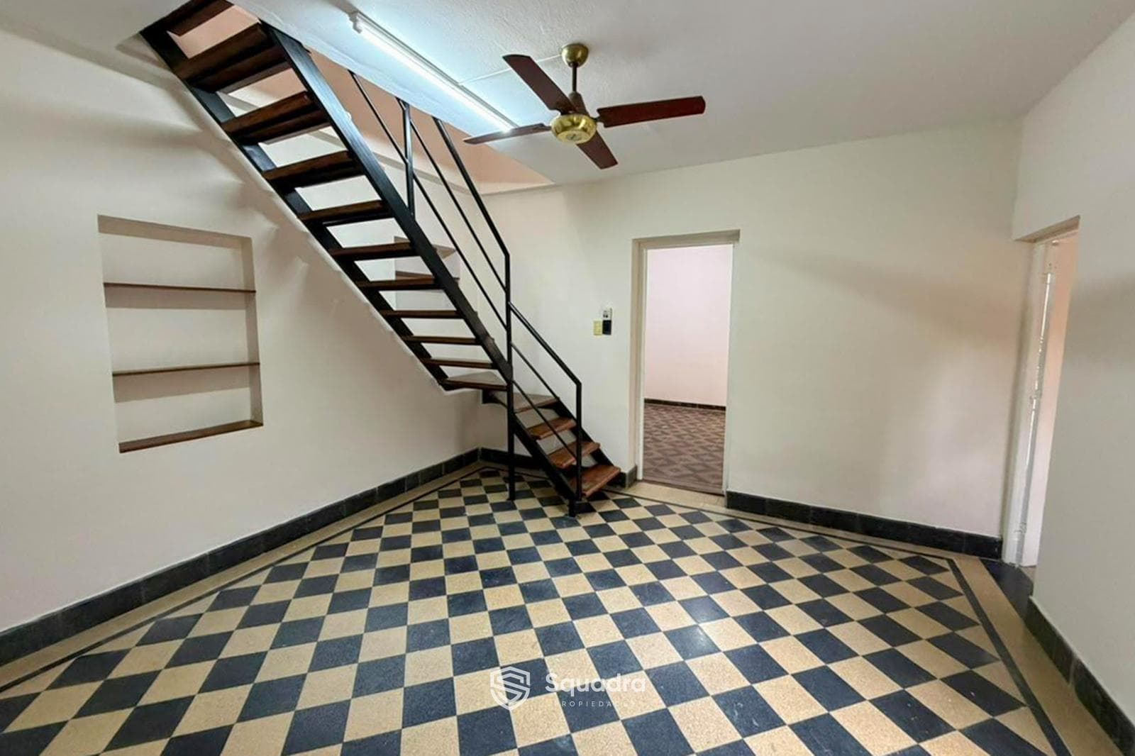 FOR SALE - 4-bedroom apartment with a hallway and a patio - Arroyito neighborhood, Rosario.