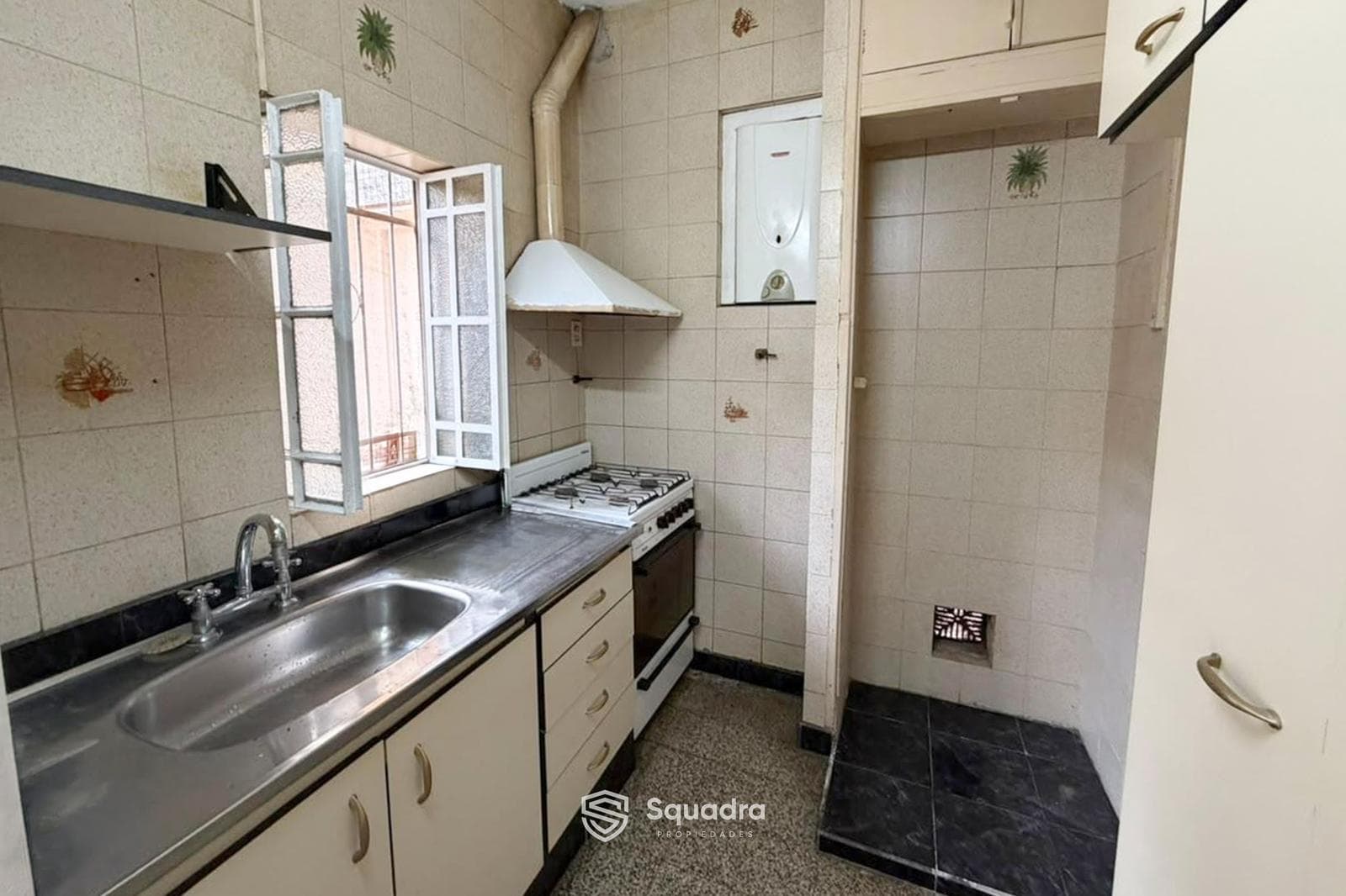 FOR SALE - 4-bedroom apartment with a hallway and a patio - Arroyito neighborhood, Rosario.