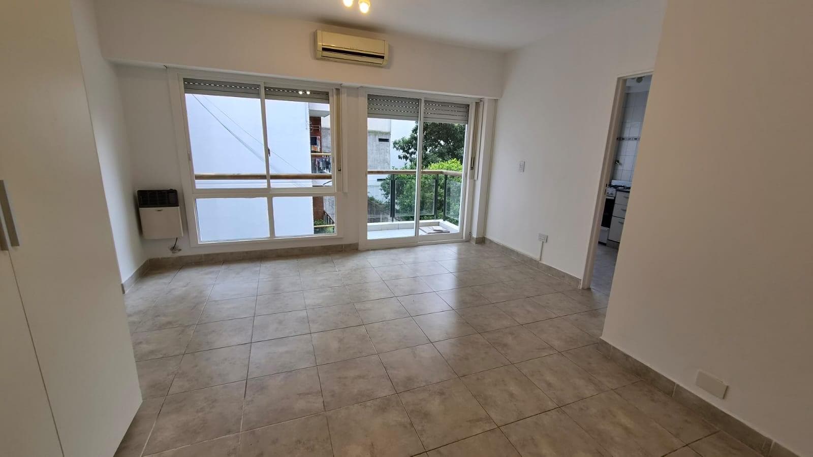 Beautiful apartment with a balcony - Very bright