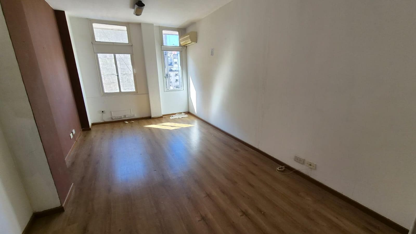Office for rent, suitable for any type of business.