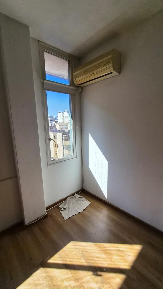 Office for rent, suitable for any type of business.