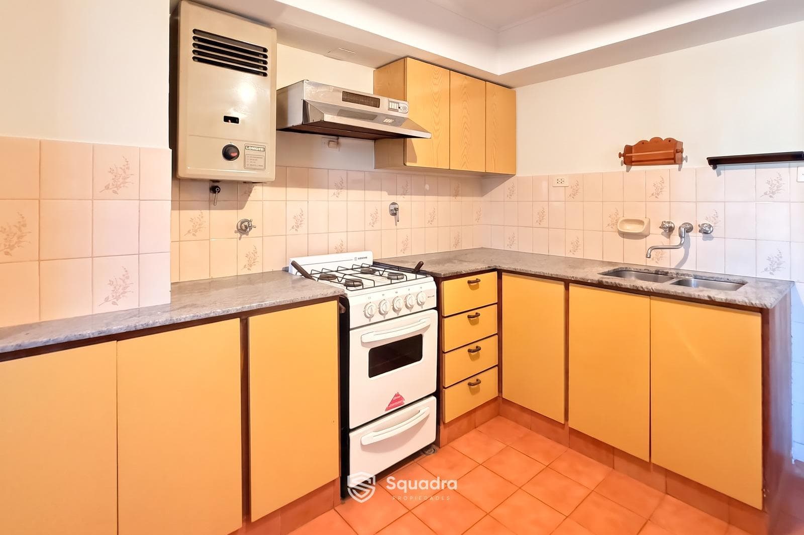 FOR SALE | TRADE - 2-bedroom apartment facing the street with a balcony - Echesortu, Rosario. QUALIFIES FOR A MORTGAGE.