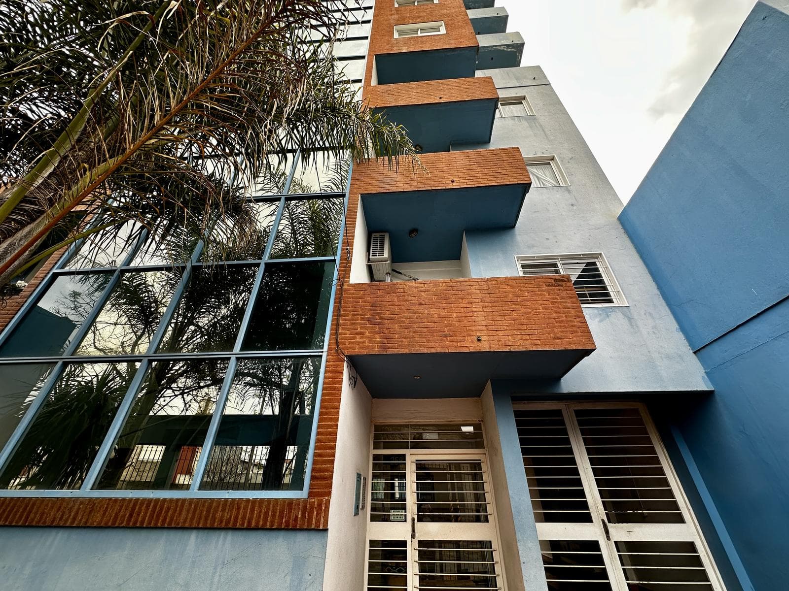 Departamento en Venta de 3 ambientes. Con balcón y Cochera. Ápto crédito. Centro Zárate