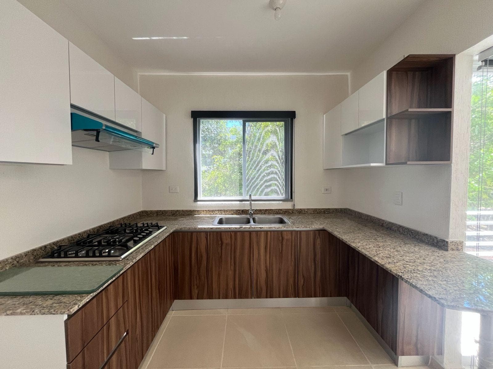 APARTMENT FOR RENT IN JARDINES DEL DUS 6, LOCATED AT THE INTERSECTION OF AV. HUAYACAN AND AV. 135, CANCUN, SOUTH ZONE