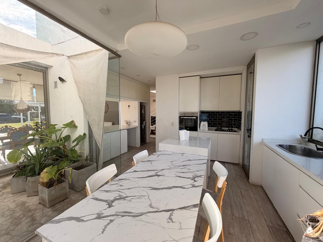 PERMUTA - Casa 3 Dormitorios con Quincho independiente y parrilla - Puerto Roldan, Roldan