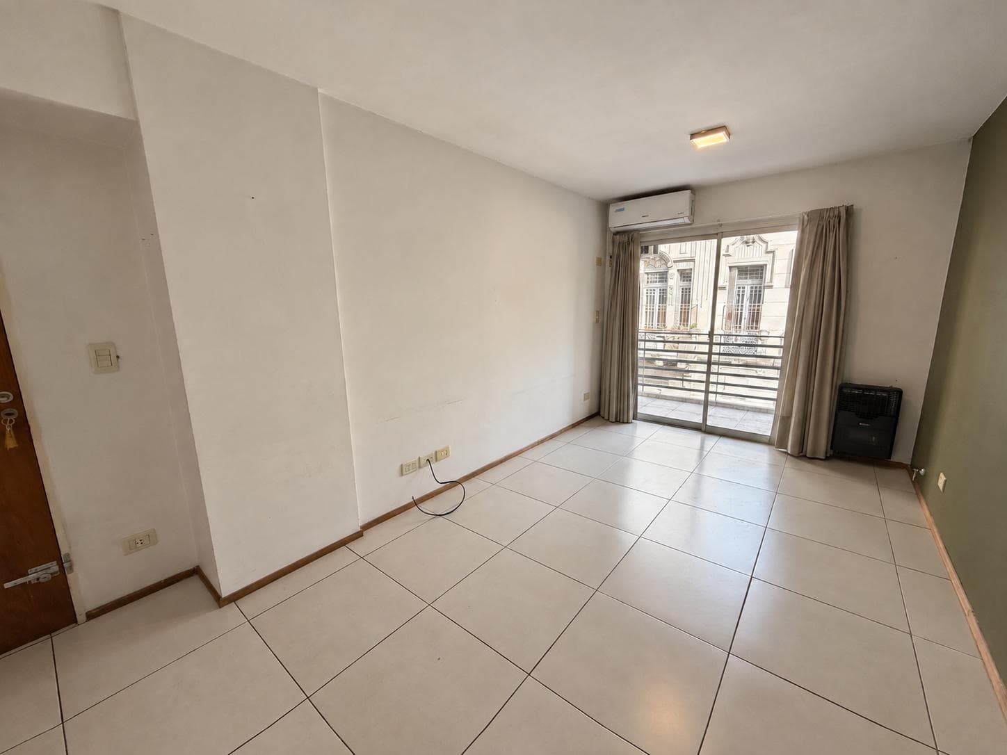 FOR SALE: 1-bedroom apartment in the Martin neighborhood.