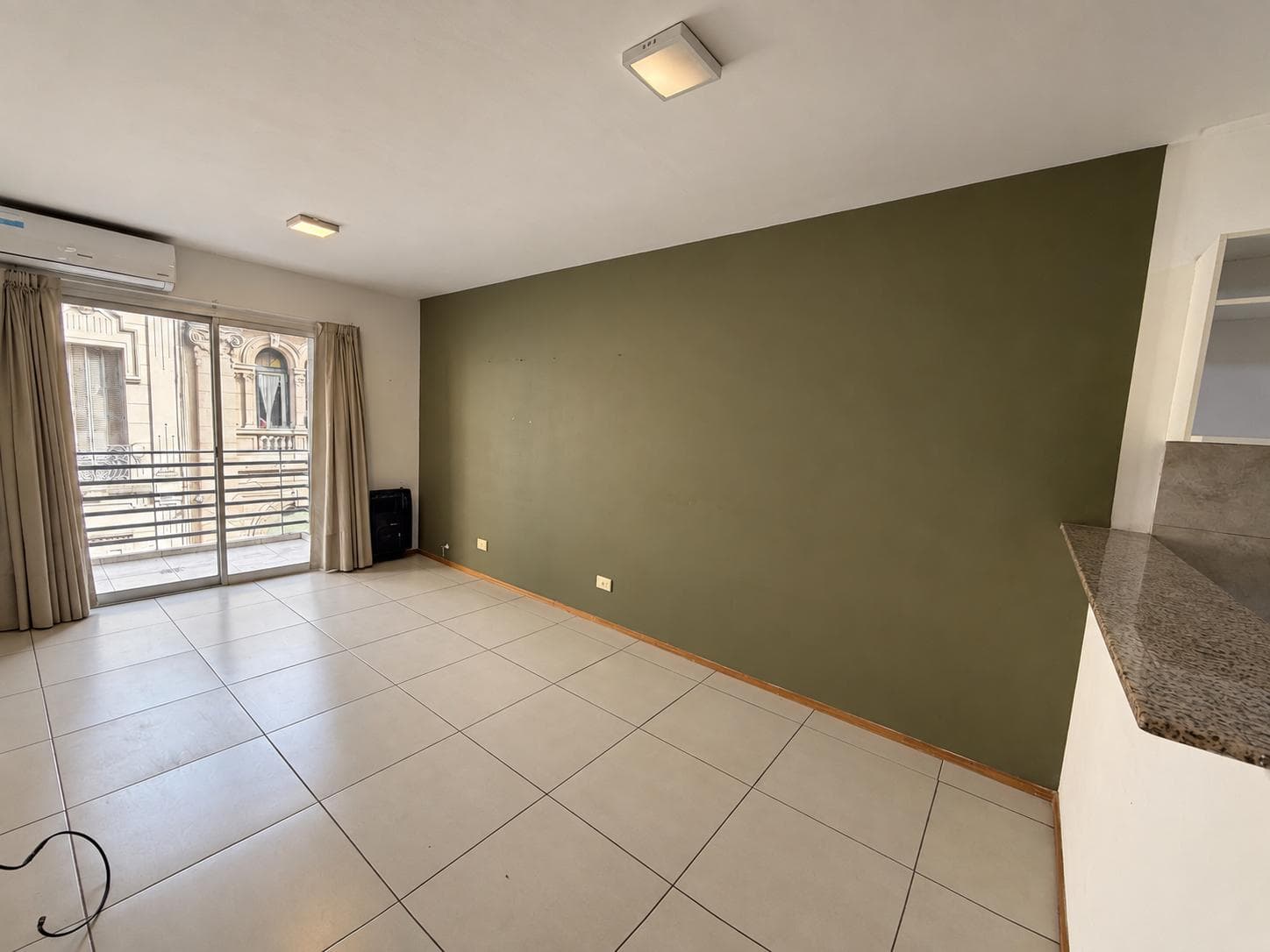 FOR SALE: 1-bedroom apartment in the Martin neighborhood.