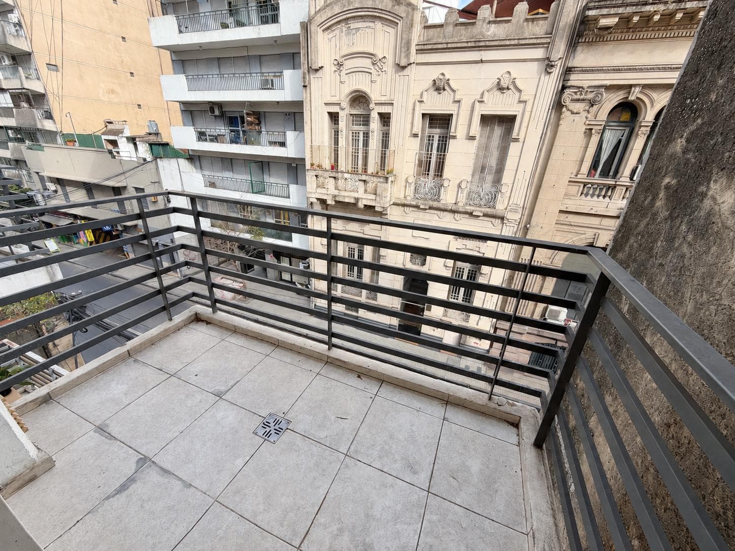 FOR SALE: 1-bedroom apartment in the Martin neighborhood.