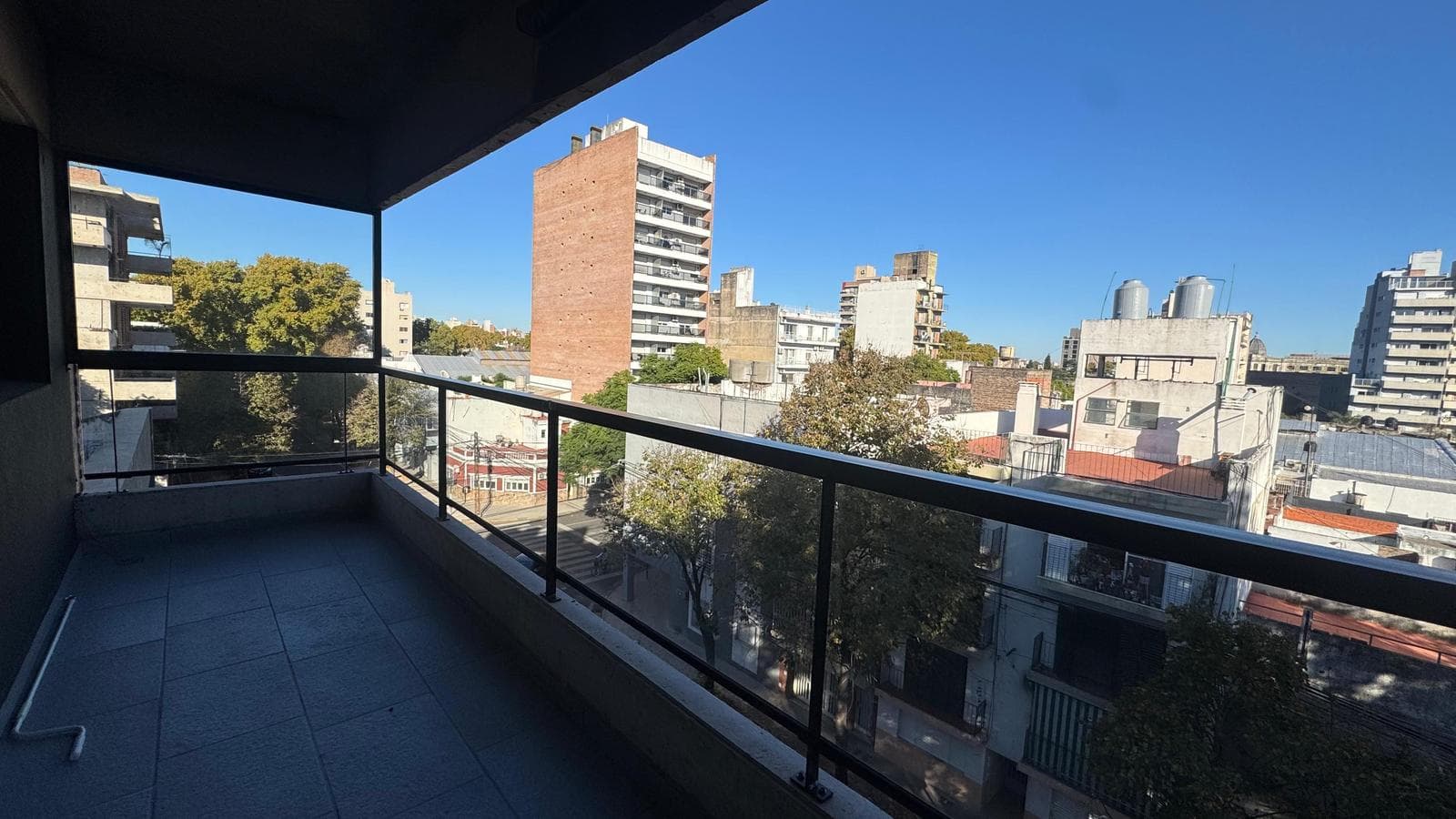 Brand-new 1-bedroom apartment with a private terrace