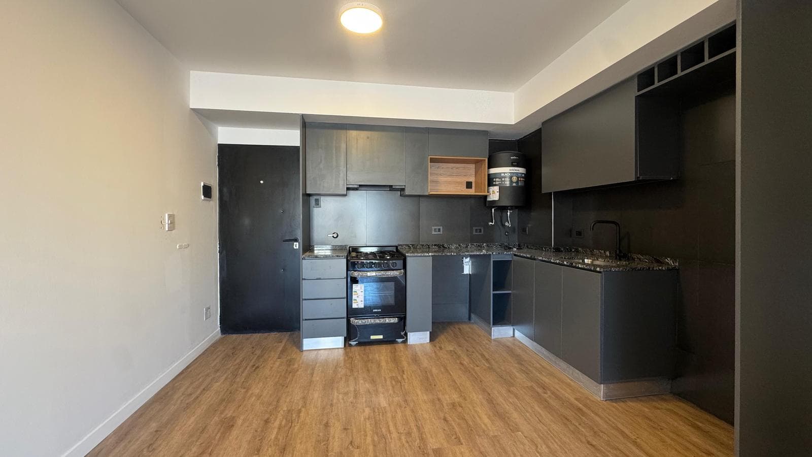 Brand-new 1-bedroom apartment with a private terrace