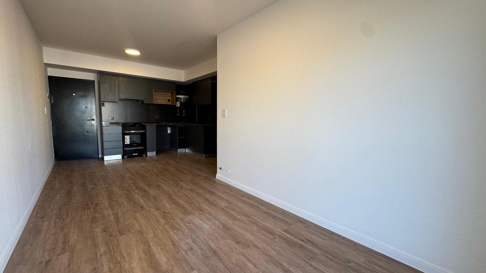 Brand-new 1-bedroom apartment with a private terrace
