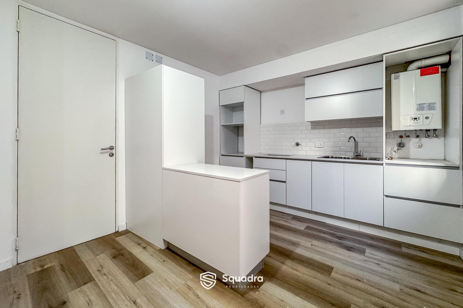 FOR SALE - 2-bedroom triplex house with a versatile room and storage room - Abasto neighborhood, Rosario.