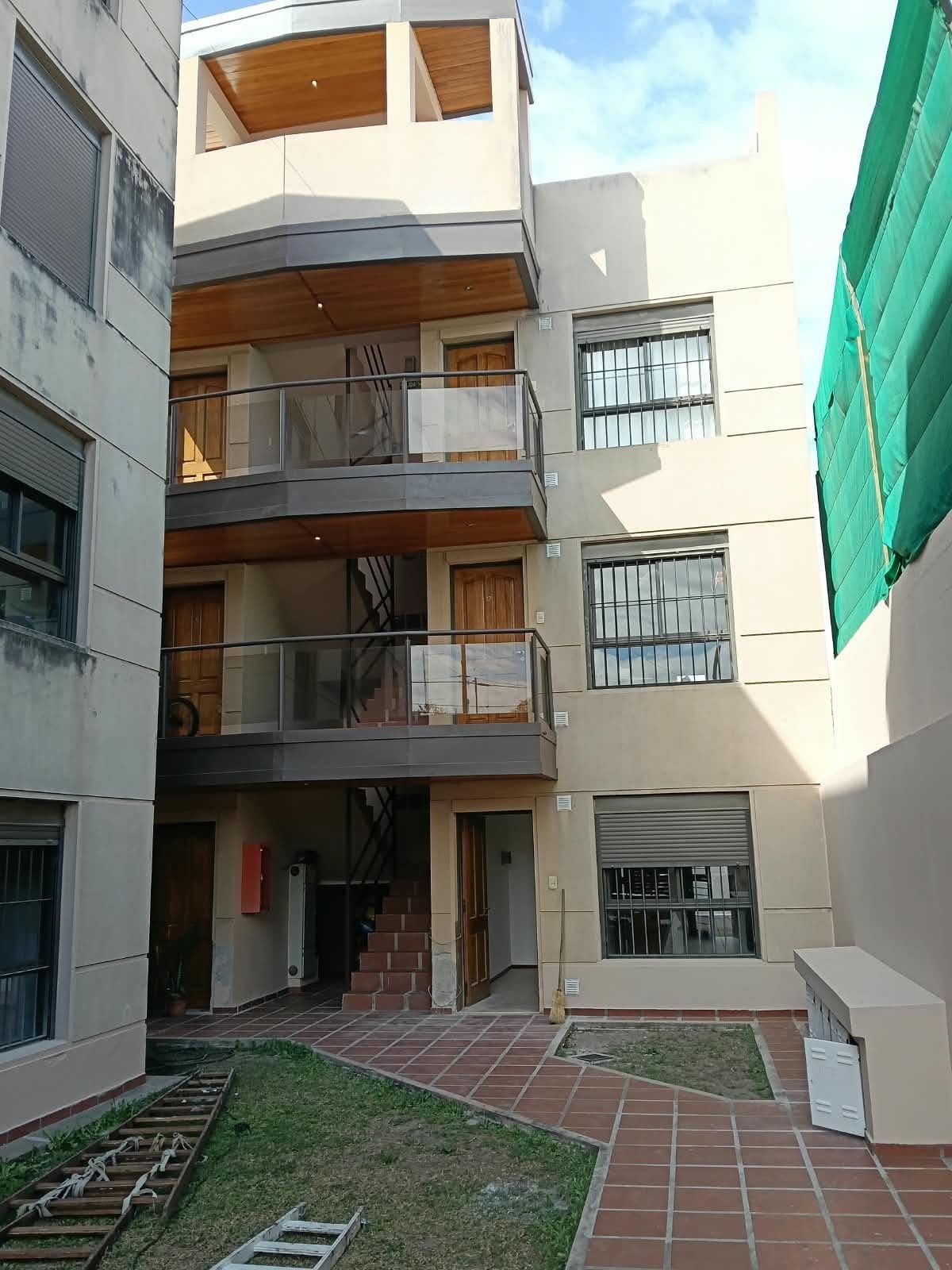 2-BEDROOM APARTMENT FOR RENT IN THE LOMAS DE SAN MARTIN NEIGHBORHOOD WITH A BALCONY ON THE GROUND FLOOR