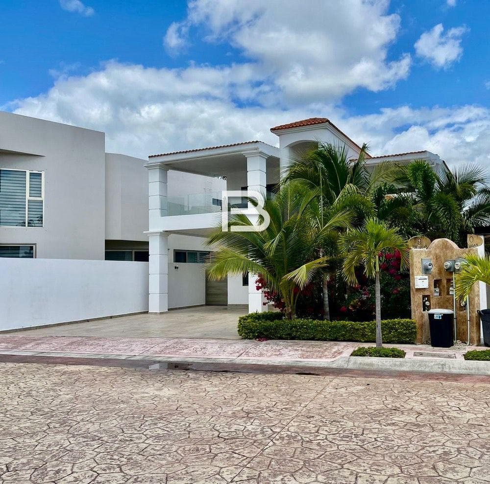 House for Sale in Lagos Del Sol