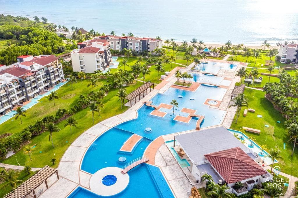 BEACH FRONT WITH PRIVATE BEACH CLUB APARTMENT