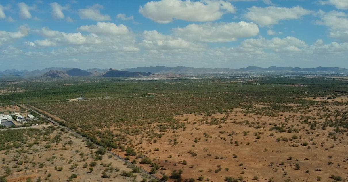 2 lots for sale located along the road to Bahía de Kino, northwest of the city