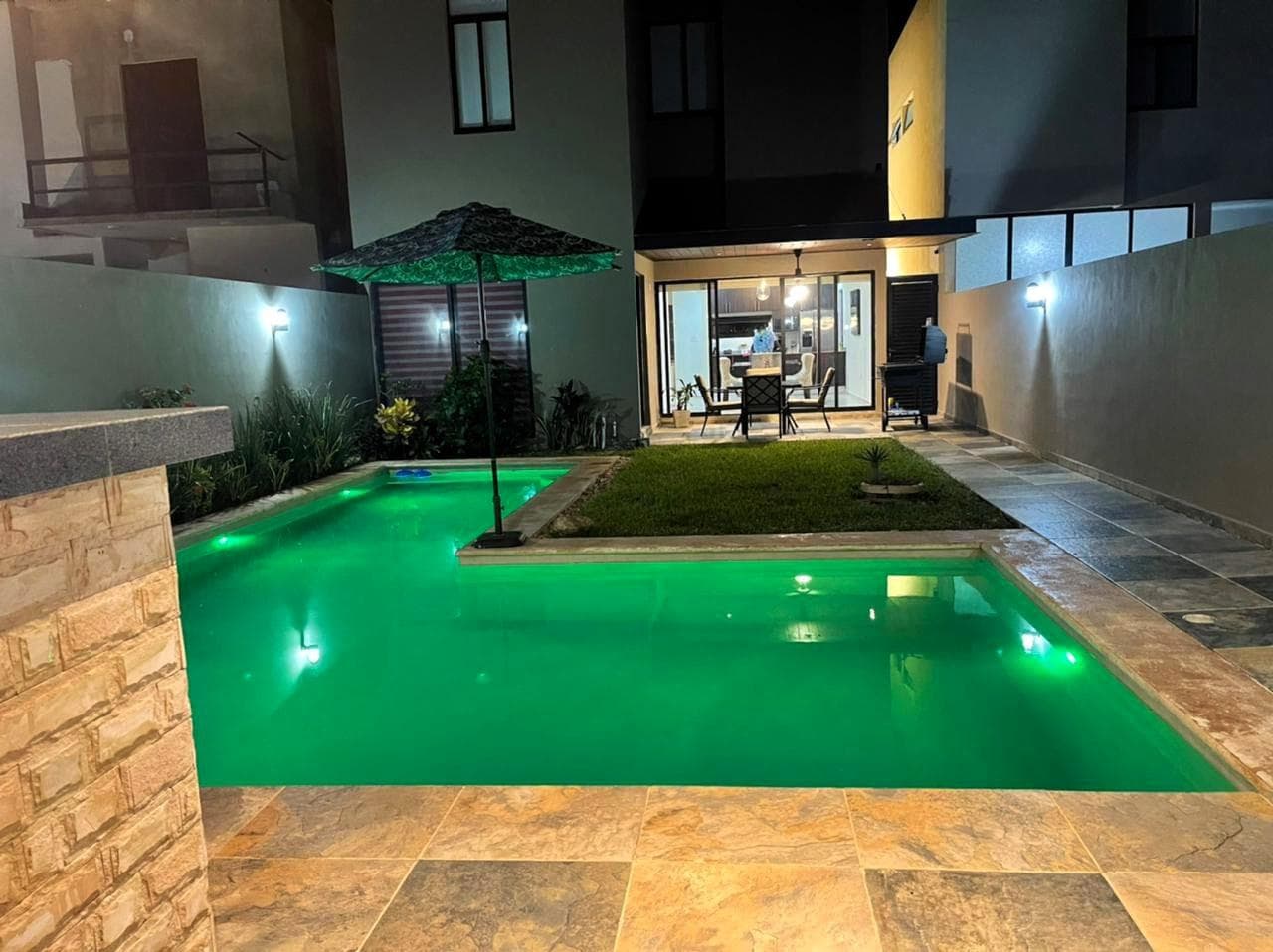 Beautiful, Fully Furnished House with Solar Panels on Privada Zensia in Parque Residencial