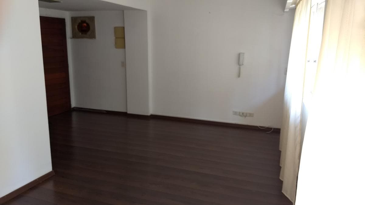 3-bedroom apartment facing the street with a garage - Very bright!
