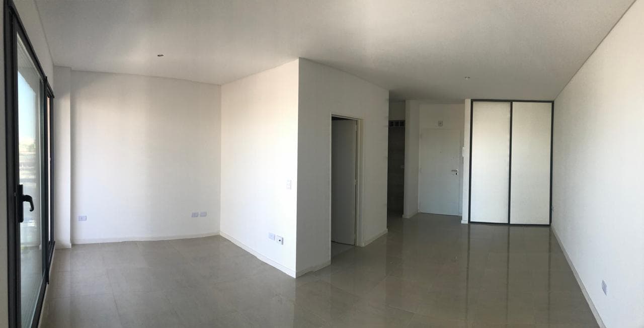 1-room apartment for rent in Nuñez, high floor, suitable for professionals