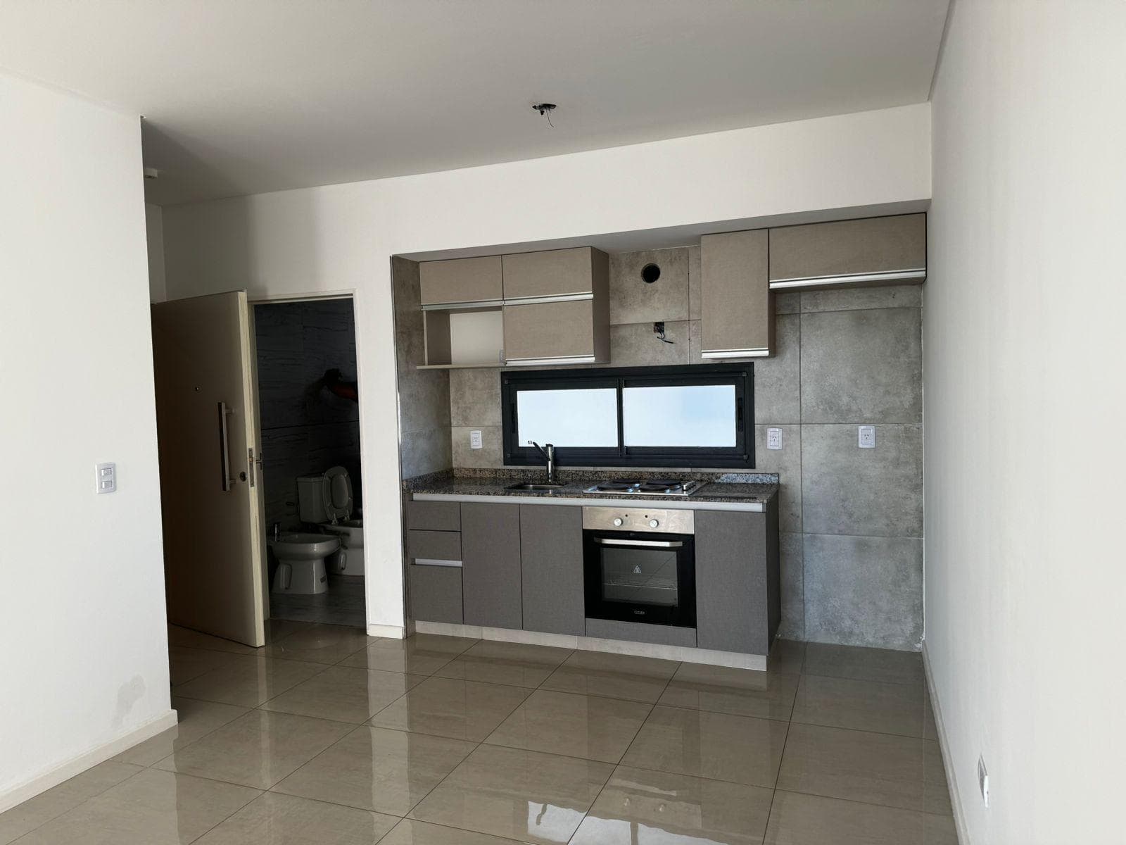 1-room apartment for rent in Nuñez, high floor, suitable for professionals