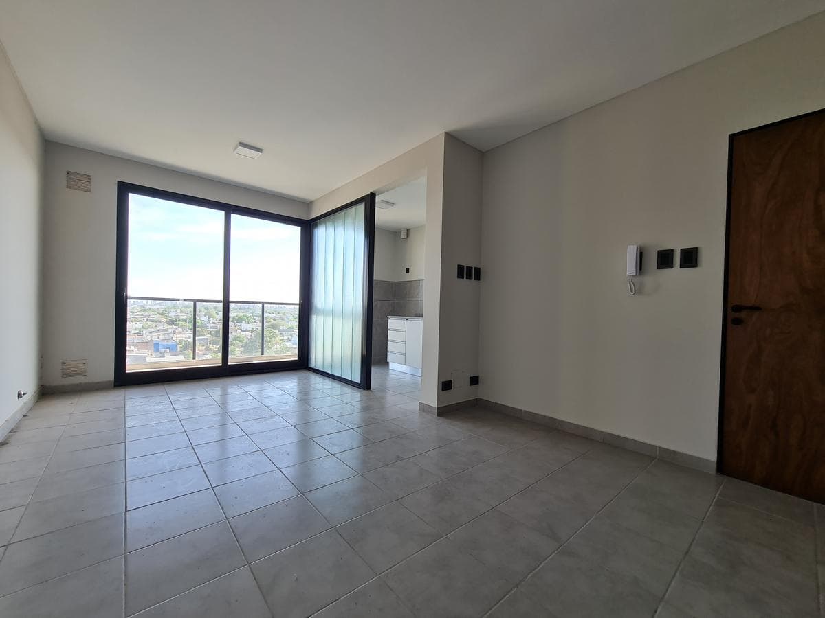 Semipiso Alto, Luminoso y Amplio, Excelente Relacion Precio Calidad Terraza Comun con Asador