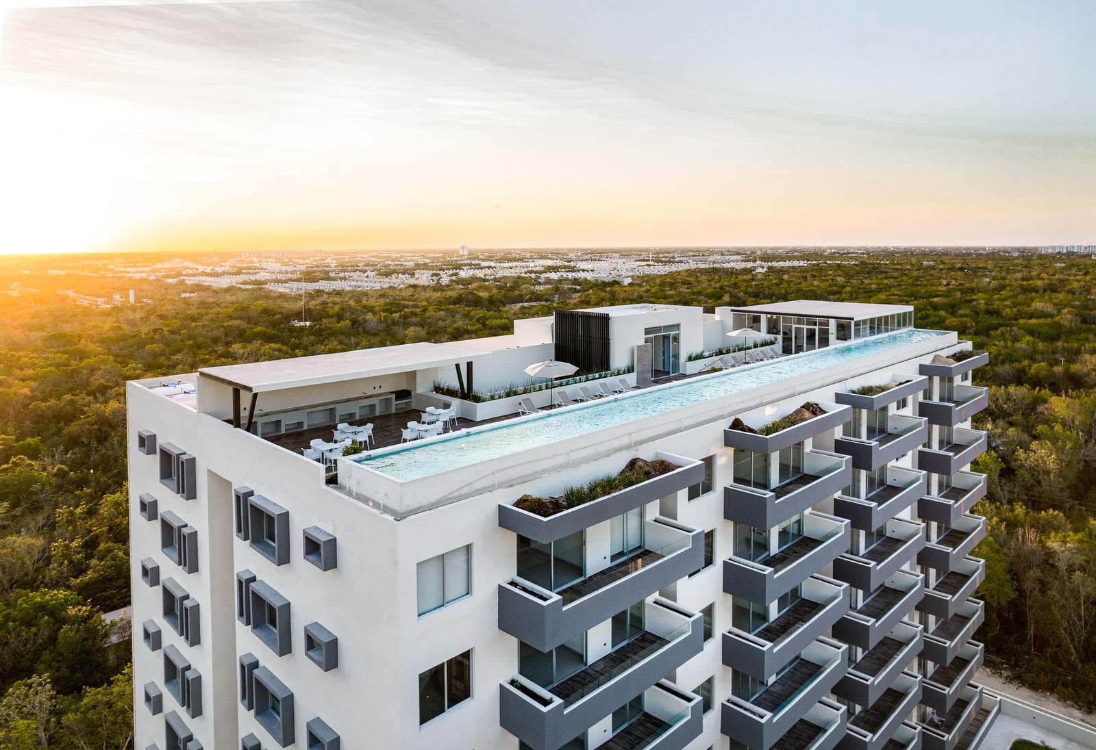 Apartment for Sale, 2 Bedrooms, Covered Terrace, Av. Prol La Luna, Cancún.