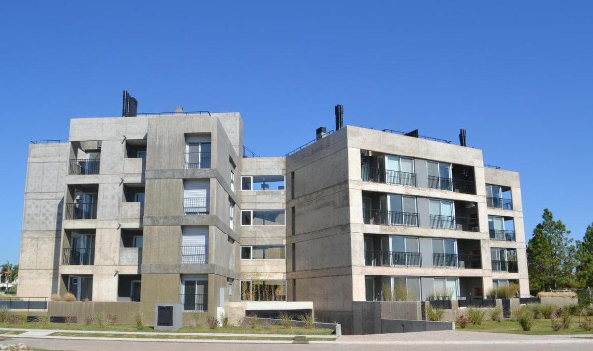 FOR SALE - 3-bedroom apartment with amenities - Tower 8, Ocho Sauces, Funes.