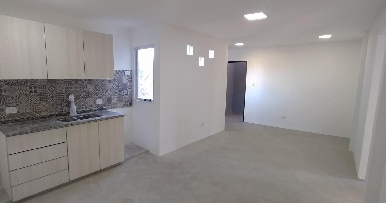BRAND-NEW house-style apartment in PA, with a hallway entrance - REMEDIOS DE ESCALADA