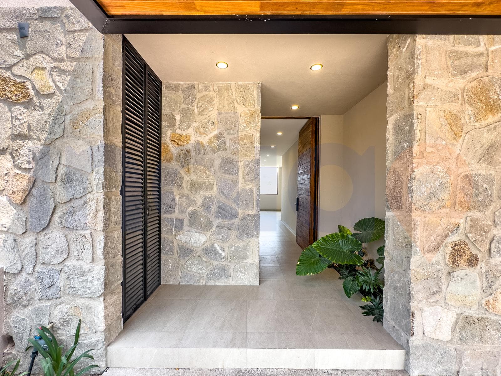 Casa amueblada en Renta en Altozano en condominio Roca