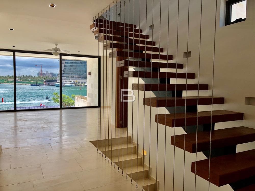 House for Sale in La Marina, Puerto Cancún