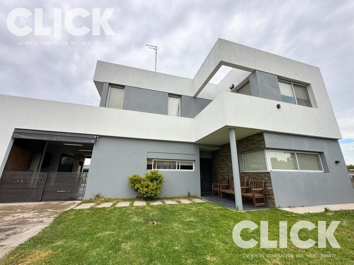 5-room house for sale in the Santa Juana gated community, Esteban Echeverría