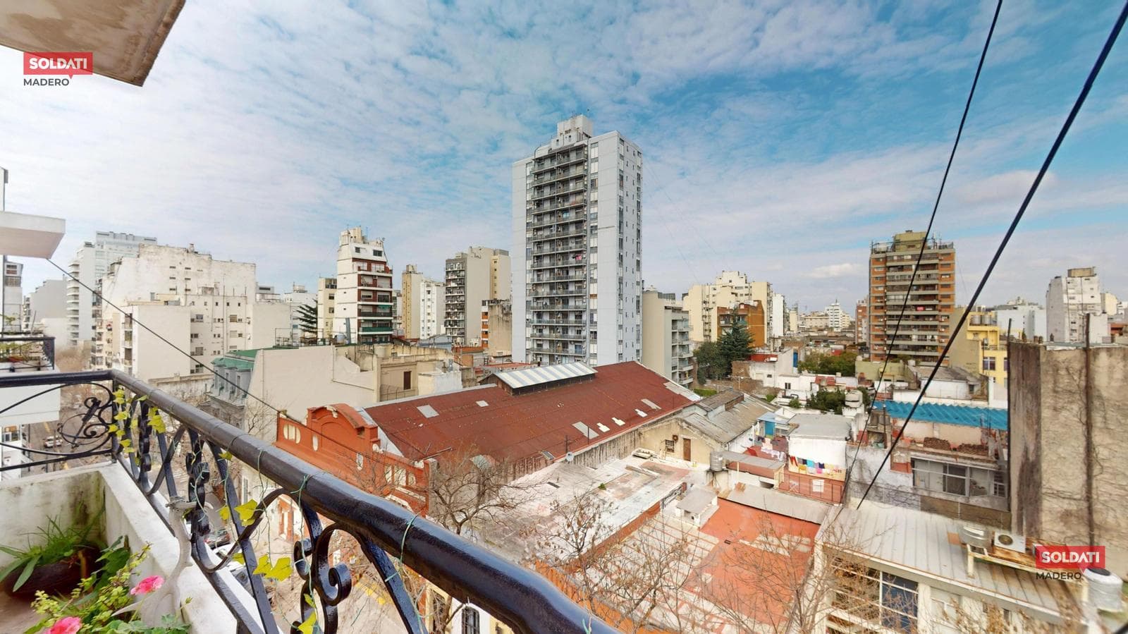 For Sale: Spacious 3-room apartment with separate unit / 108 m² / just a few meters from UADE