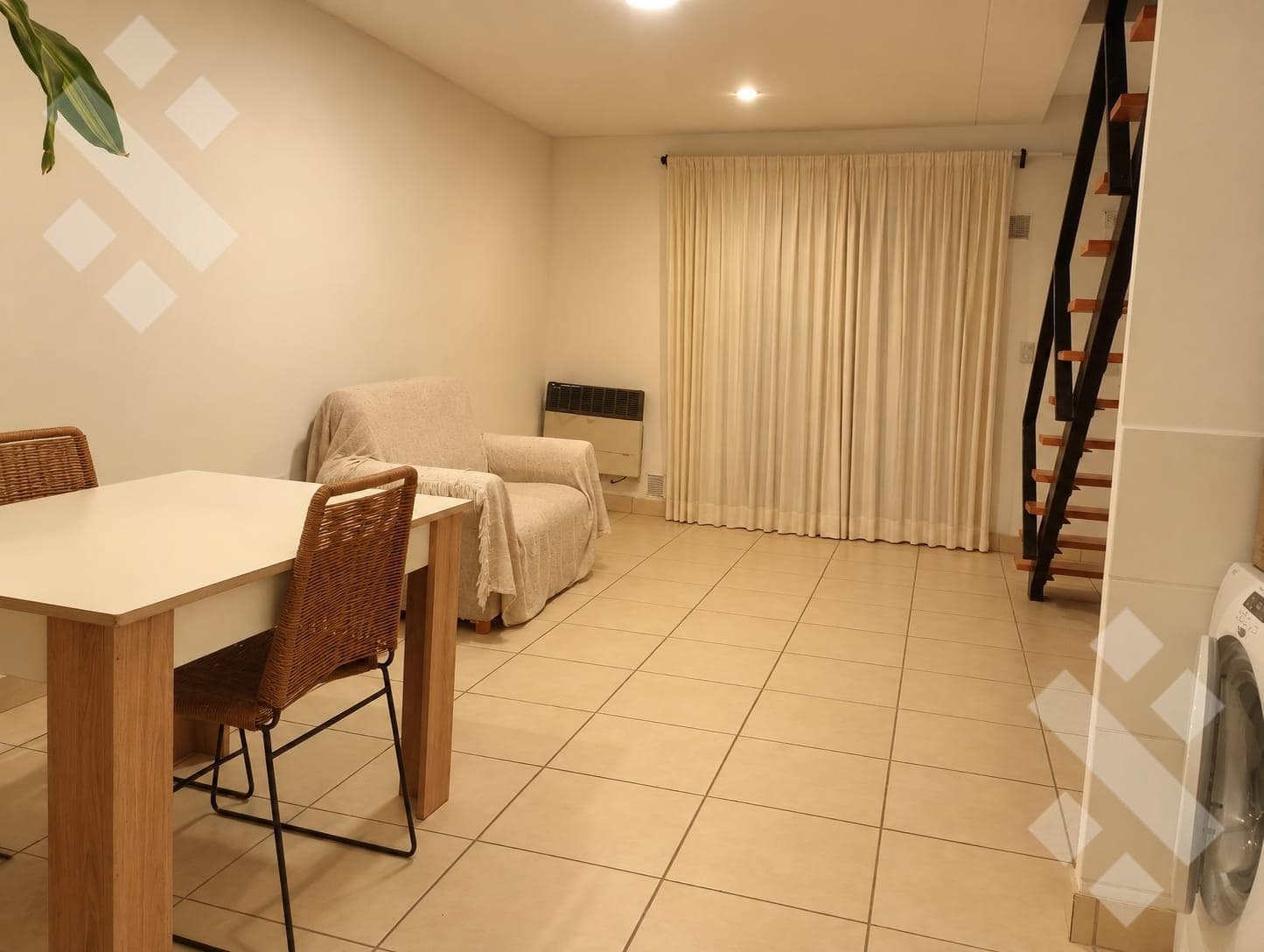 Corporate Rental: 2-Bedroom Duplex in Casco Viejo, Centenario