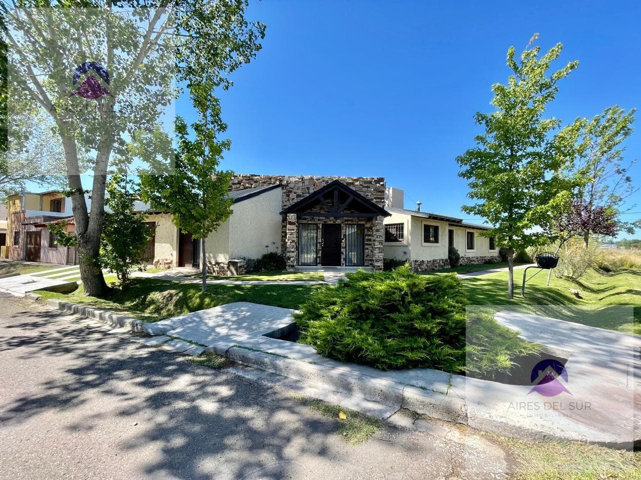 Beautiful House and Extra Lot
