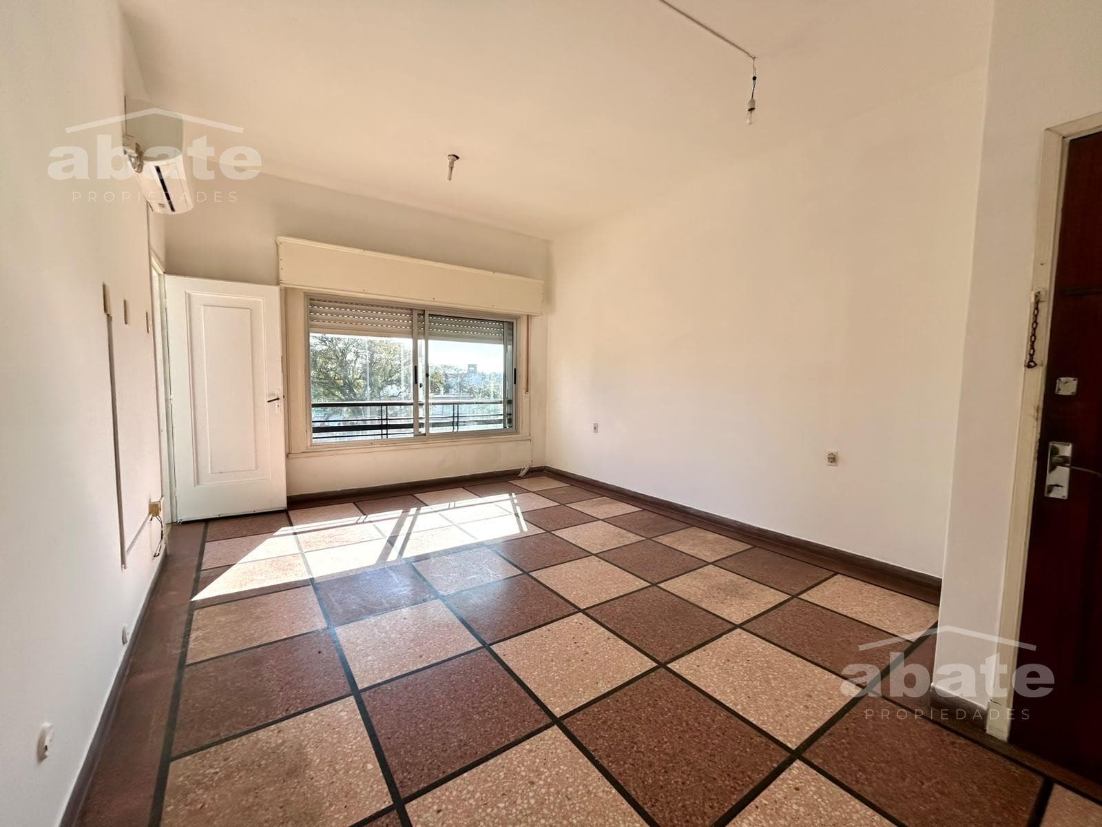 Alquiler apartamento 3 dormitorios , 2 baños , Malvín