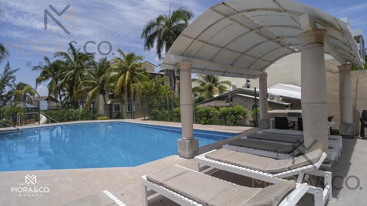 House for Sale or Rent in Cancún's Hotel Zone | Dock, Terrace, and 24/7 Security