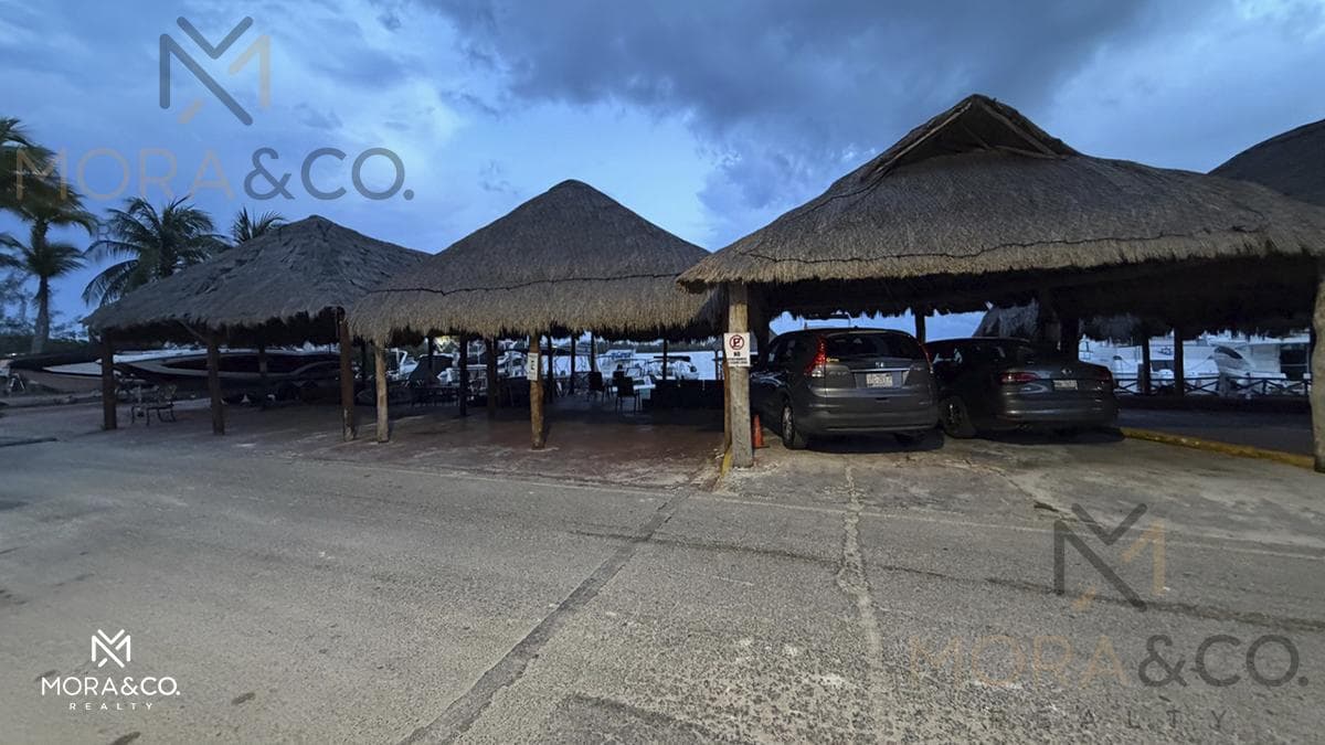 House for Sale or Rent in Cancún's Hotel Zone | Dock, Terrace, and 24/7 Security